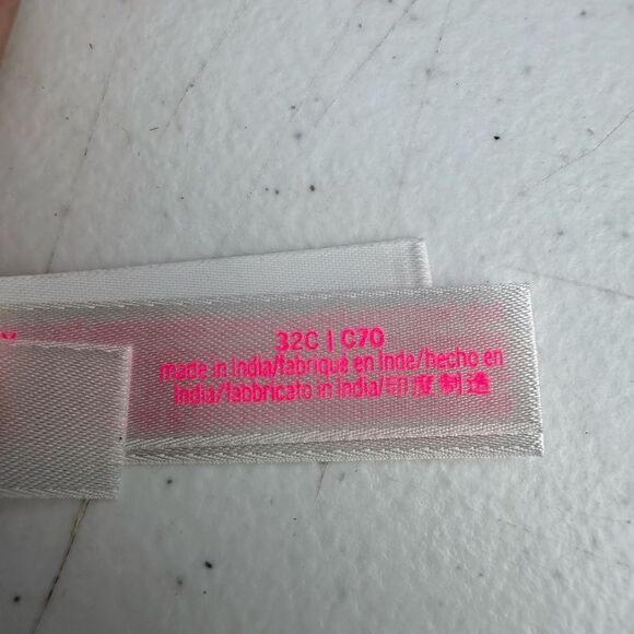 Pink Wireless Bra - Picture 4 of 4